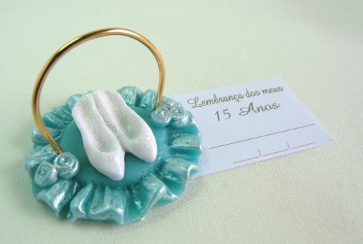 Lembrancinha 15 anos biscuit estilo moderno