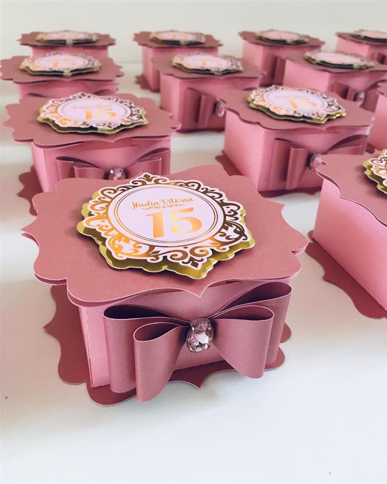 Lembrancinha 15 anos biscuit com tema realeza