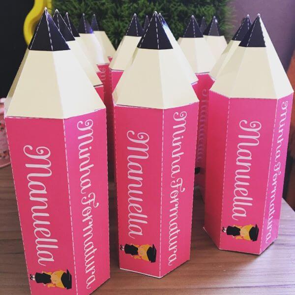 lembrancinha ABC vs lembrancinha escolar tradicional