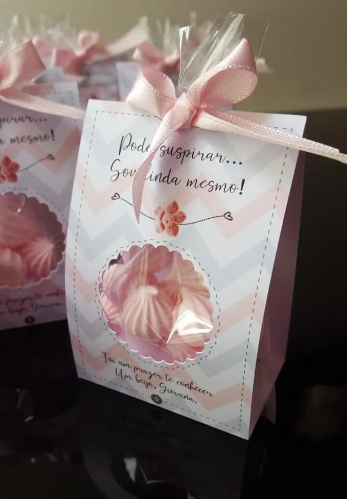 lembrancinha suspiro com tag