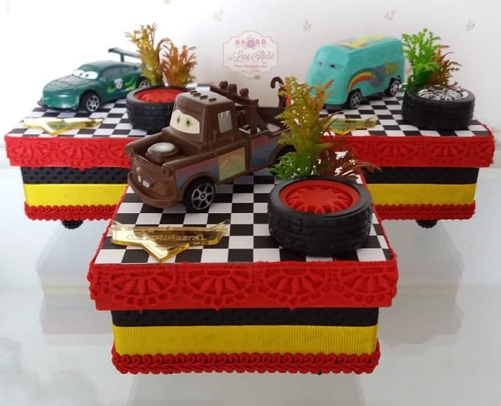 lembrancinha de aniversario carros vs lembrancinha genérica