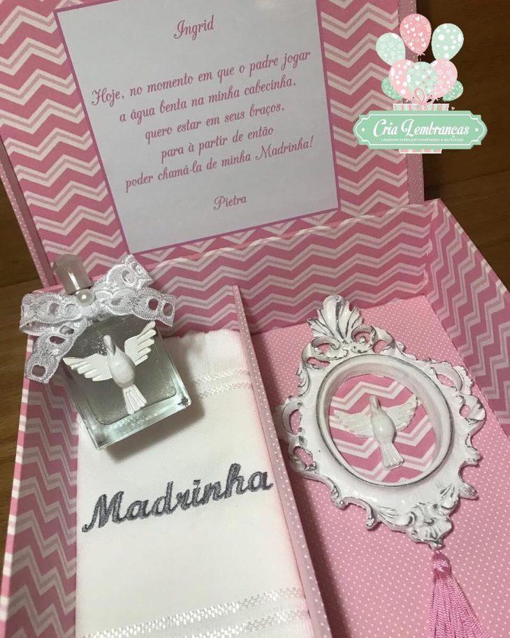 5 ideias de títulos para posts sobre lembrancinhas de batismo para padrinhos:
1. 10 Ideias de Lembrancinhas de Batismo que Seus Padrinhos Vão Amar
2. Kit Convite para Padrinhos: Como Criar uma Lembrancinha Inesquecível
3. Lembrancinhas Religiosas para Padrinhos: Significados e Inspirações
4. DIY: Crie Lembrancinhas de Batismo Únicas para os Padrinhos
5. Presentes Úteis e Criativos para Padrinhos de Batismo