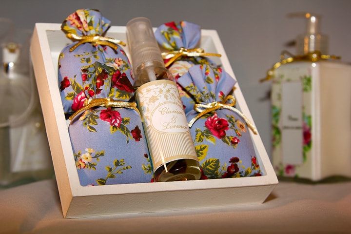 5 ideias de títulos:
1. Lembrancinhas de Casamento 2026: As Tendências Que Você Precisa Conhecer
2. Doce ou Útil? As Melhores Ideias de Lembrancinhas de Casamento
3. Casamento Sustentável: Lembrancinhas Ecológicas e Charmosas
4. Personalidade em Cada Detalhe: Lembrancinhas Que Contam a Sua História
5. Orçamento Inteligente: Lembrancinhas de Casamento Incríveis e Acessíveis