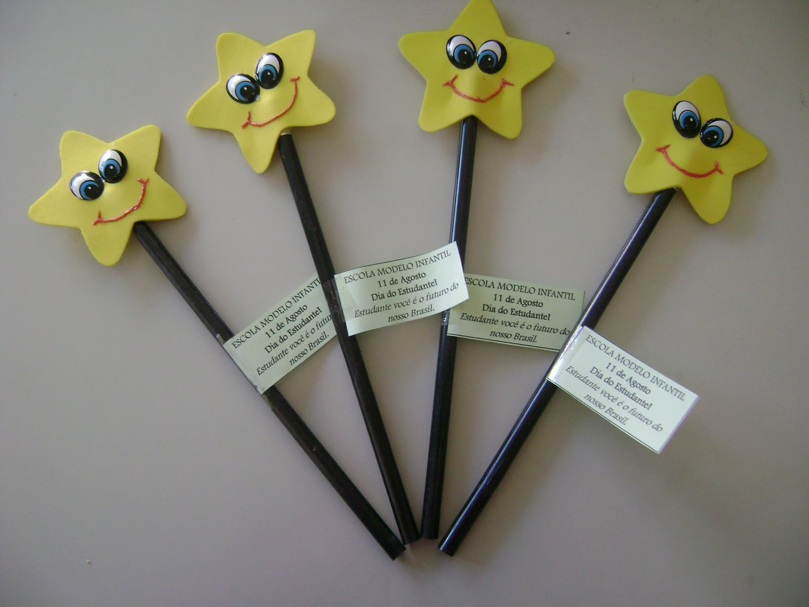 lembrancinha de eva para escola vs lembrancinha de papel