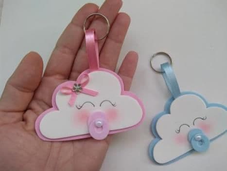 lembrancinhas de maternidade em EVA vs. feltro: qual escolher?