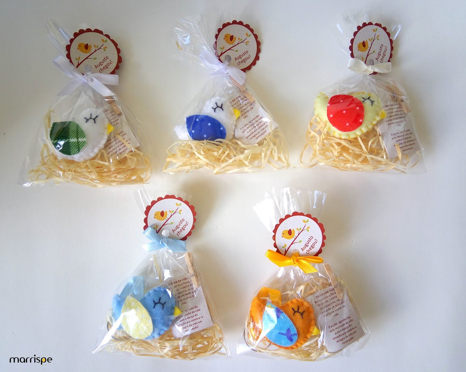 lembrancinha maternidade passarinho amigurumi colorido