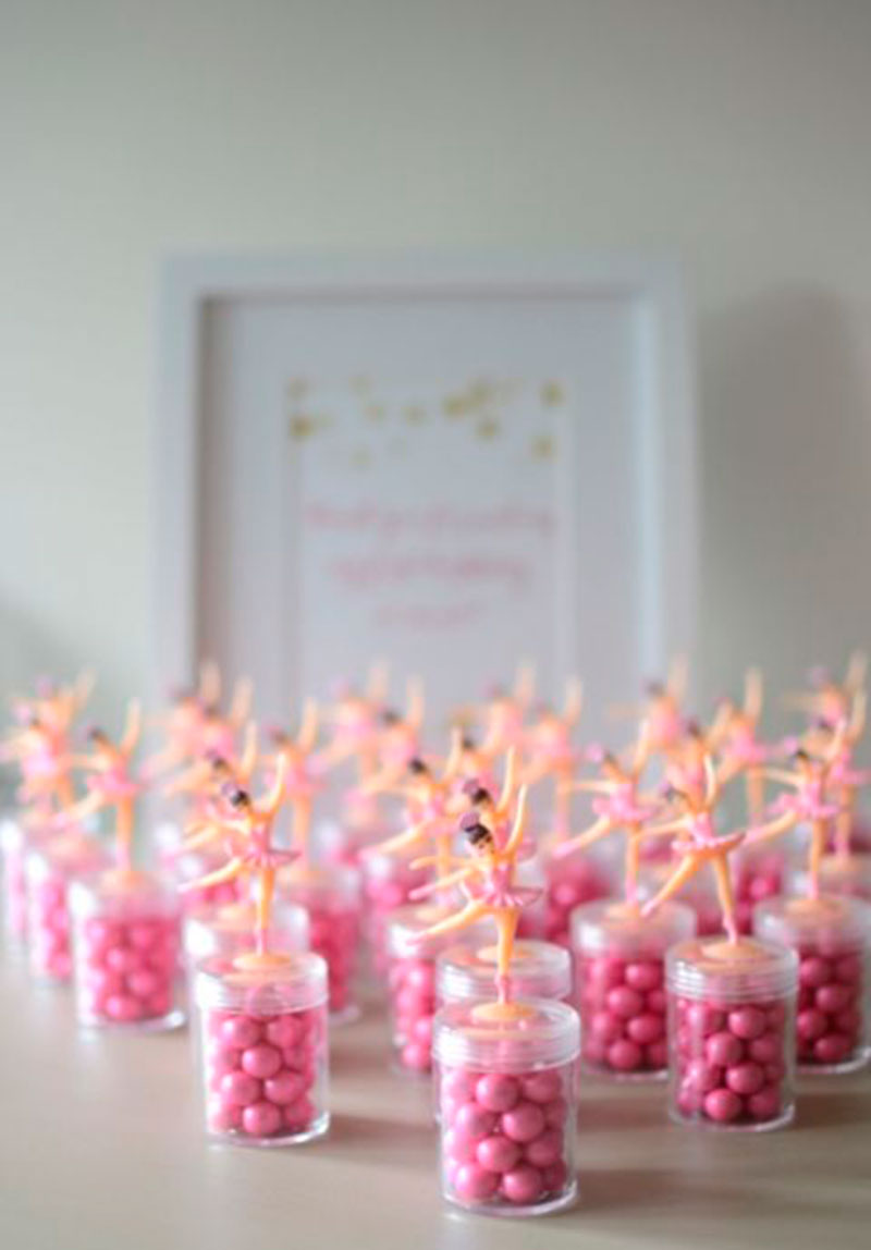 lembrancinha de mesa bailarina com pote de vidro decorado