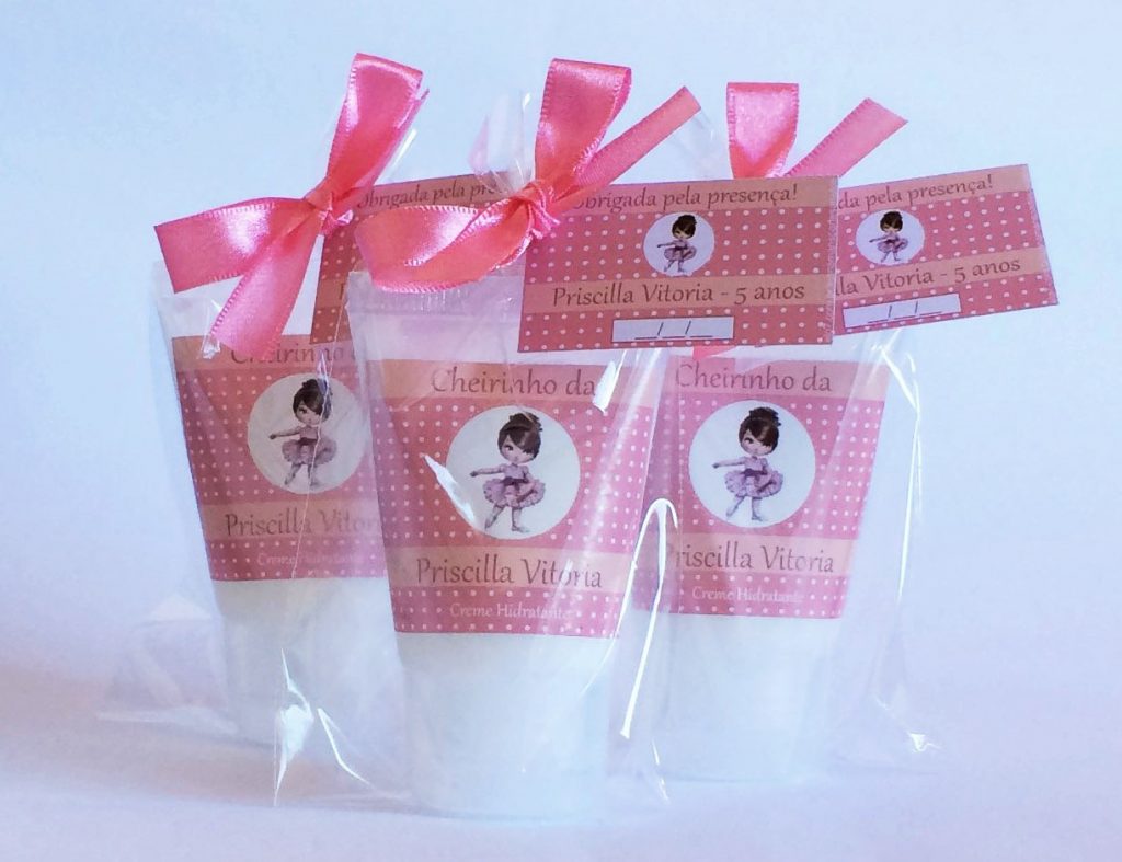 lembrancinha de mesa bailarina com pote de vidro decorado