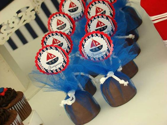 Barquinho de Papel ou MDF? Qual o Melhor Centro de Mesa Marinheiro?