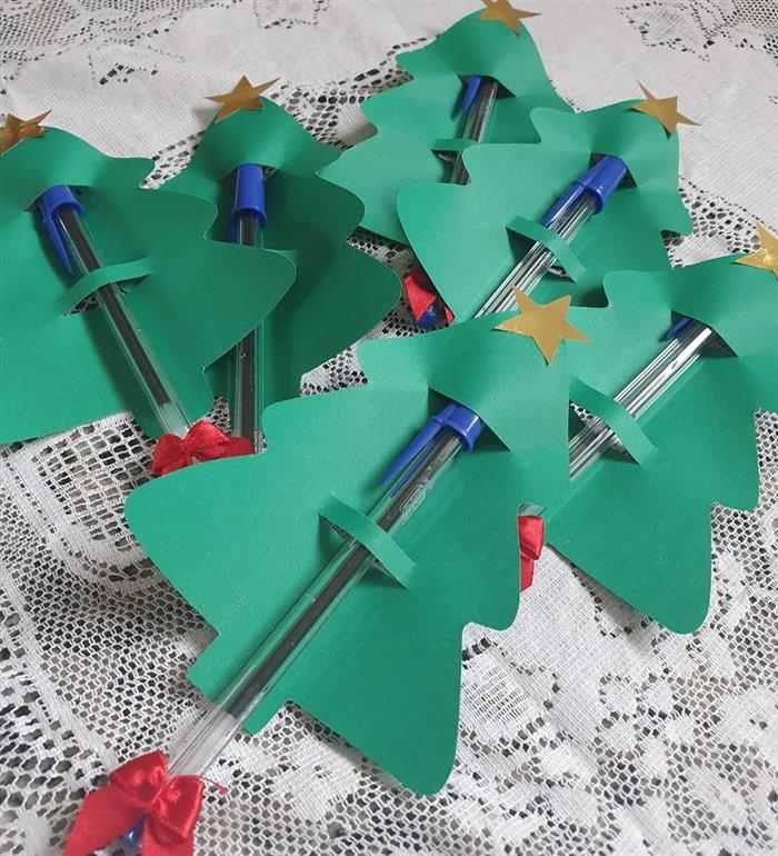 10 ideias de enfeites de Natal com rolo de papel higiênico para fazer com crianças
