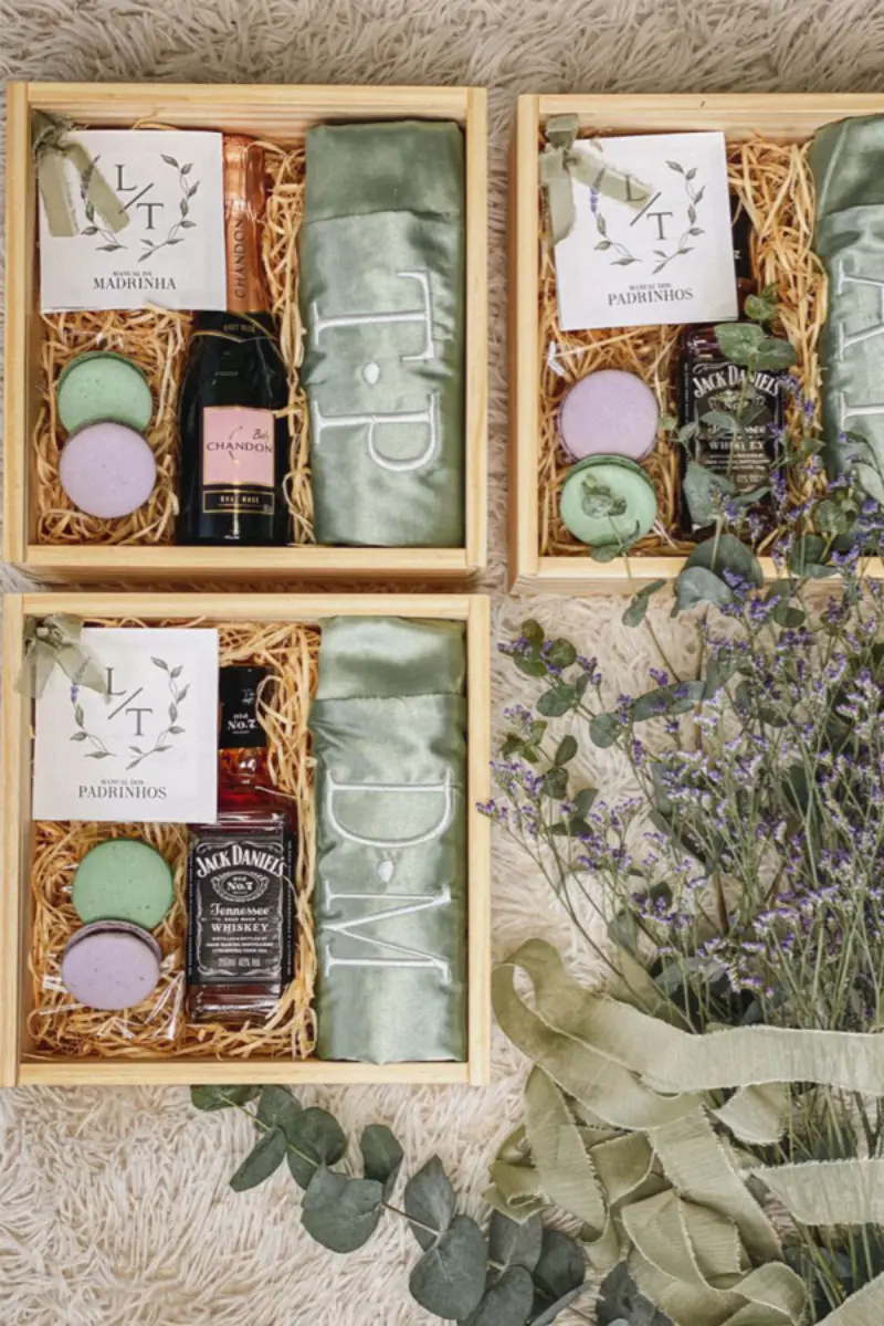 lembrancinha para padrinhos: kit completo vs. item individual