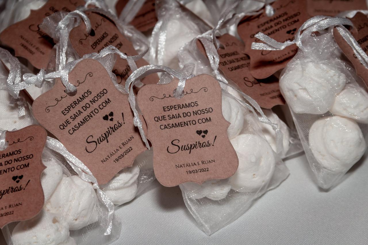Guia Completo de Brindes para Casamentos e Encontros de Casais