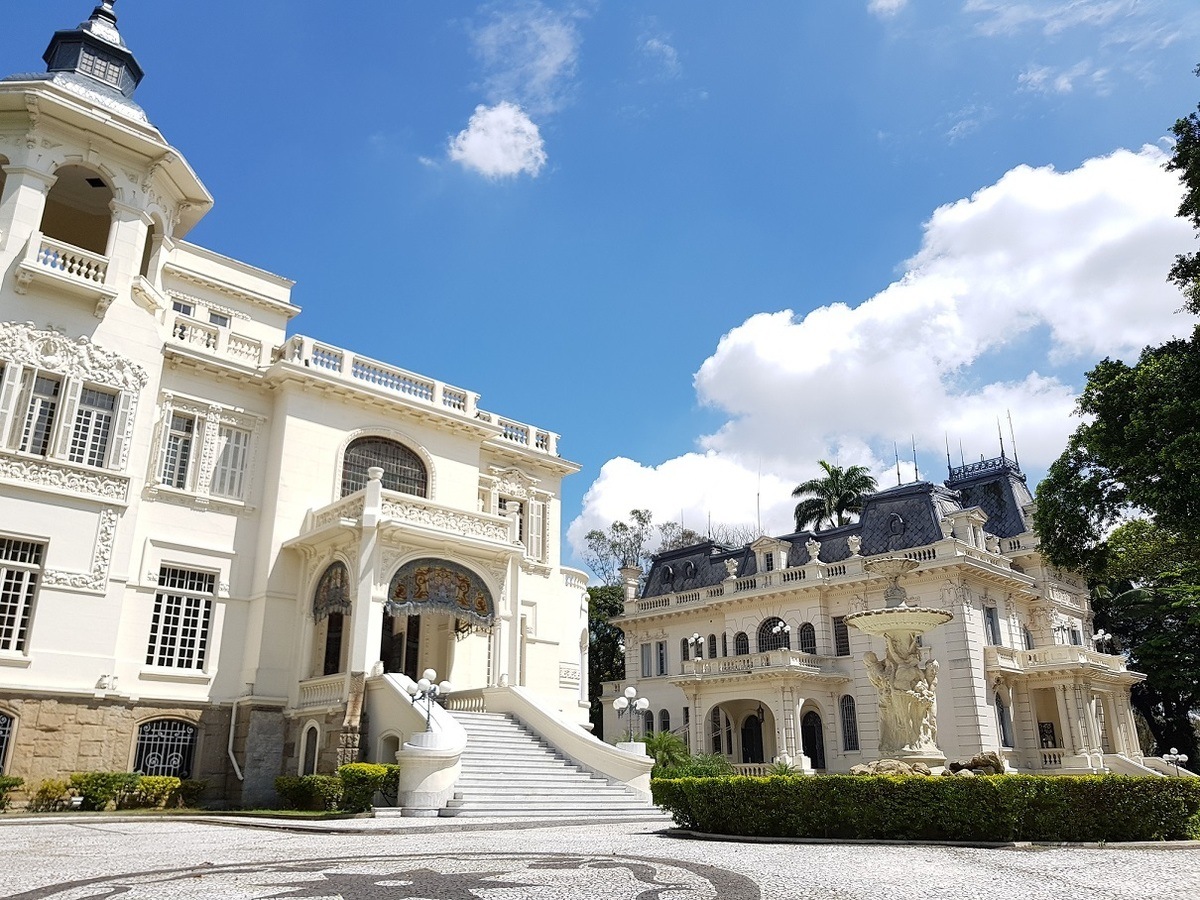 Casamento no campo vs. Casamento na praia: Qual o melhor para você?