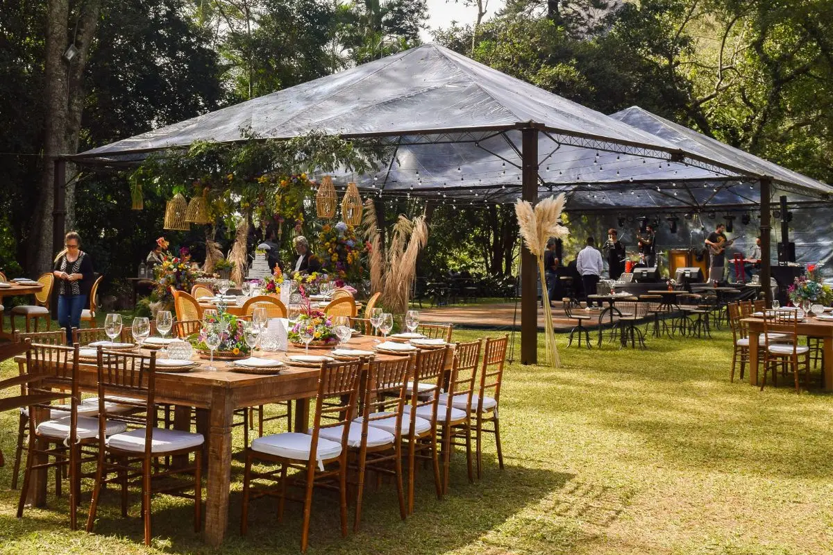 casamento na praia com chuva