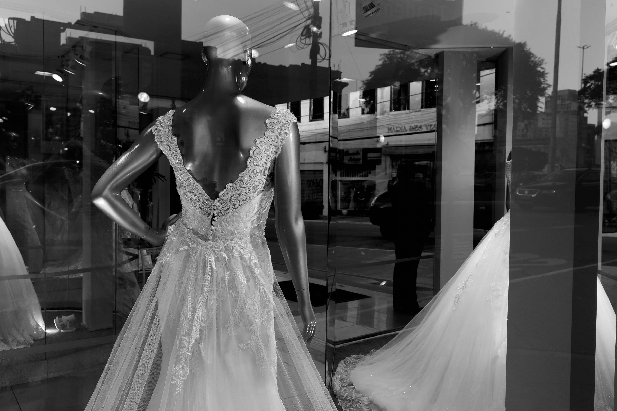 erros comuns ao comprar vestido de noiva na rua são caetano