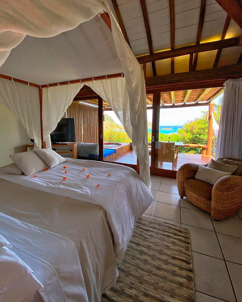 5 ideias de títulos:
1. Lua de Mel dos Sonhos: Descubra Castelos Encantadores na Europa.
2. Castelos no Brasil: Onde Realizar sua Lua de Mel de Conto de Fadas.
3. Luxo e História: Guia Completo para sua Estadia em Castelos.
4. Destinos Românticos: Os Castelos Mais Icônicos para Casais.
5. Planejando sua Lua de Mel: Dicas Essenciais para uma Experiência em Castelo.