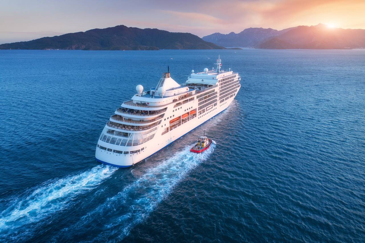 Veleiro vs. Iate: Qual a melhor opção para sua lua de mel?