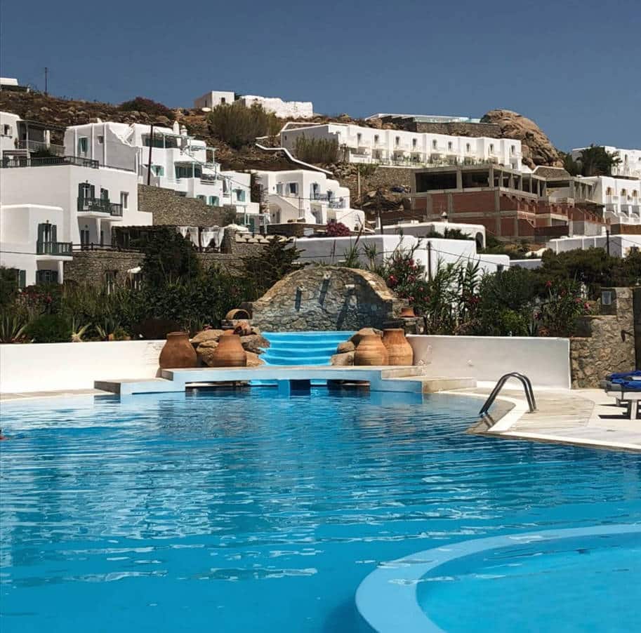 Veleiro vs. Iate: Qual a melhor opção para sua lua de mel?