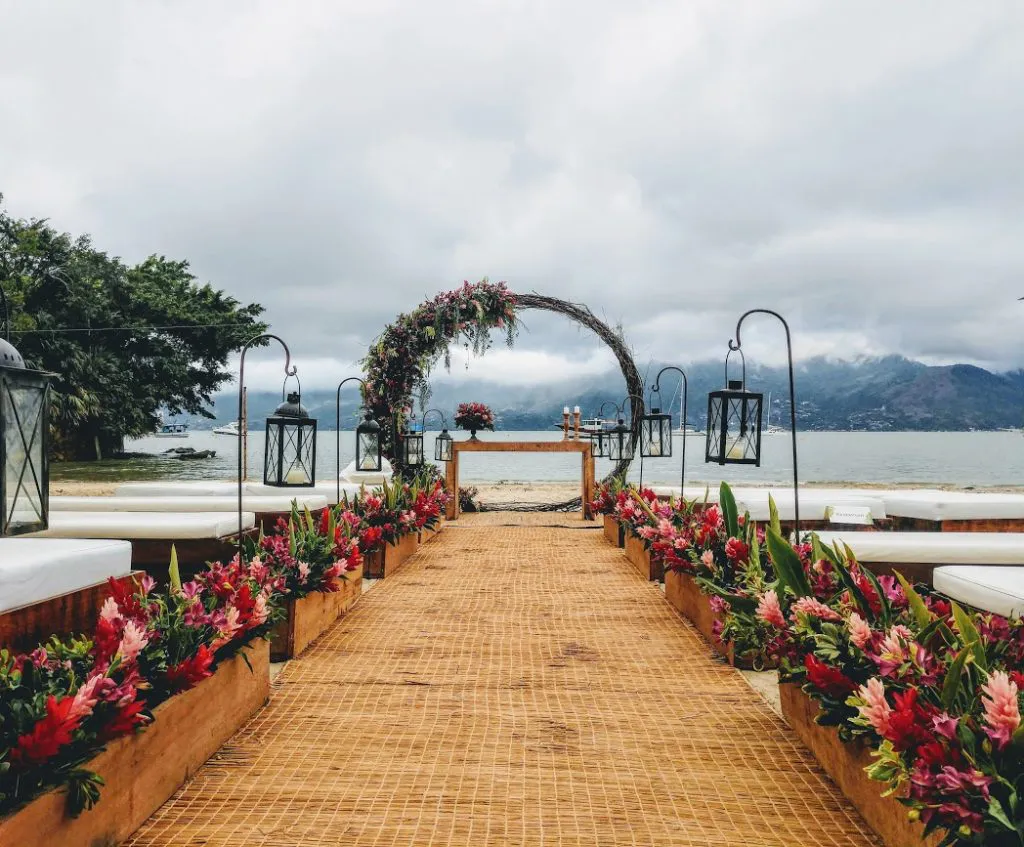 Casamento Pé na Areia: Dicas e Locais em Juquehy e Arredores