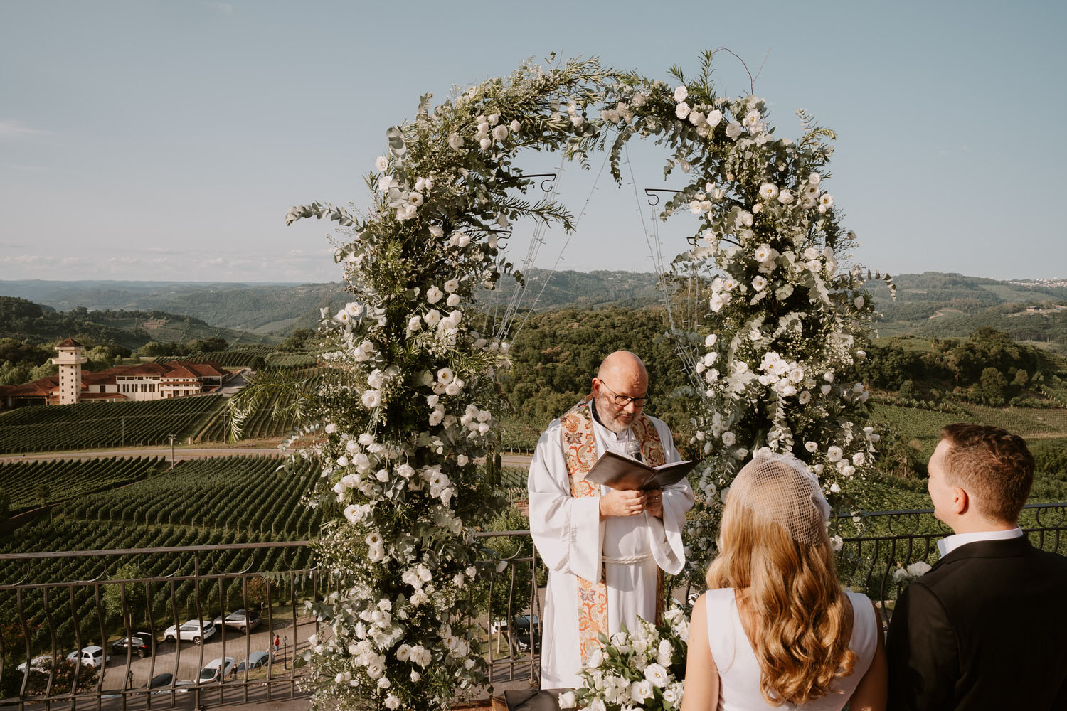 Guia Completo: Como Escolher a Vinícola Perfeita para Seu Casamento em Bento Gonçalves