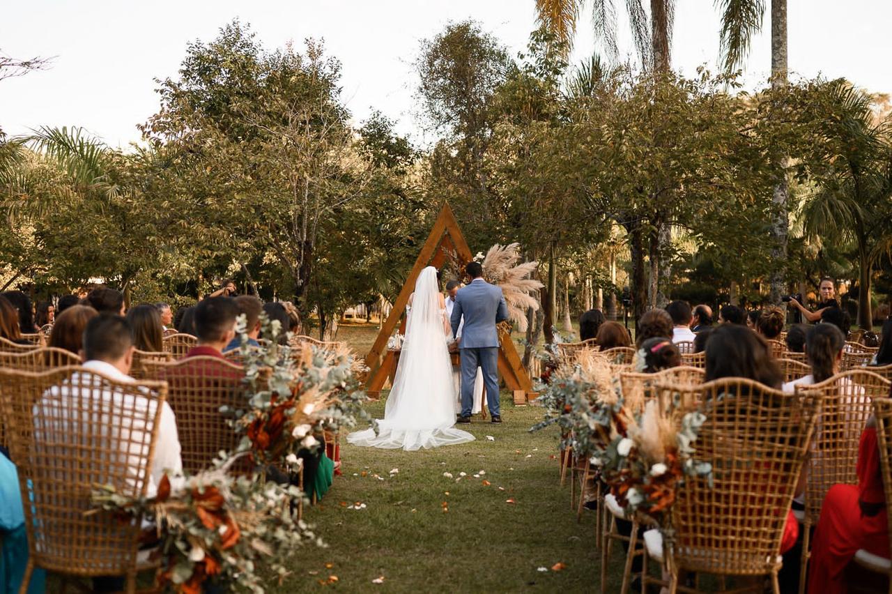 5 ideias de títulos:
1. Guia Completo: Espaços para Casamento em Bicas e São Joaquim de Bicas (MG)
2. Os Melhores Sítios e Buffets para o Seu Casamento na Região de Bicas
3. Casamento dos Sonhos: Encontre o Local Perfeito em São Joaquim de Bicas
4. Dicas Essenciais: Como Escolher o Espaço Ideal para seu Casamento em Bicas
5. De Rústico a Sofisticado: Opções de Espaços para Casamentos em Bicas e São Joaquim de Bicas