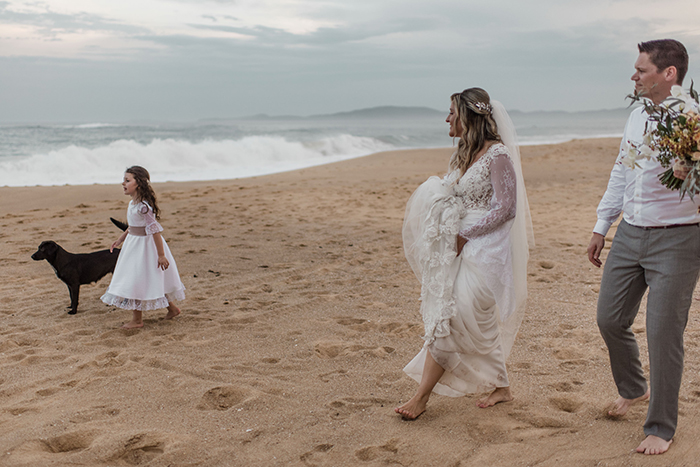 5 ideias de títulos:
1. Guia Completo: Os Melhores Espaços para Casar em Camboriú e Balneário Camboriú
2. Casamento dos Sonhos à Beira-Mar: Opções em Balneário Camboriú
3. Charme Rústico: Espaços no Campo para Casamentos em Camboriú
4. Planejando seu Casamento em Balneário Camboriú: Dicas e Locais
5. Hotéis e Salões Urbanos: A Praticidade para seu Grande Dia em BC