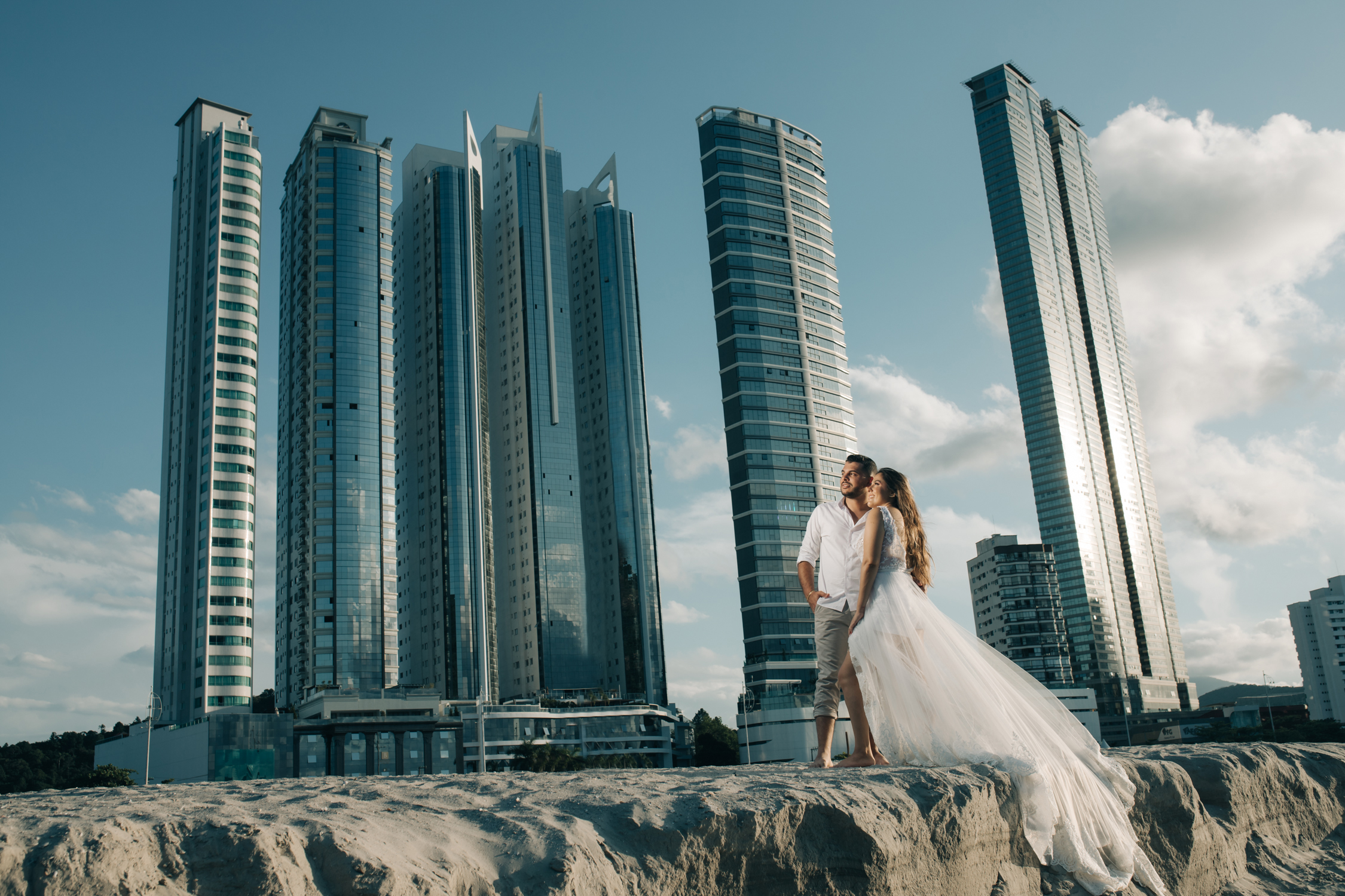 5 ideias de títulos:
1. Guia Completo: Os Melhores Espaços para Casar em Camboriú e Balneário Camboriú
2. Casamento dos Sonhos à Beira-Mar: Opções em Balneário Camboriú
3. Charme Rústico: Espaços no Campo para Casamentos em Camboriú
4. Planejando seu Casamento em Balneário Camboriú: Dicas e Locais
5. Hotéis e Salões Urbanos: A Praticidade para seu Grande Dia em BC