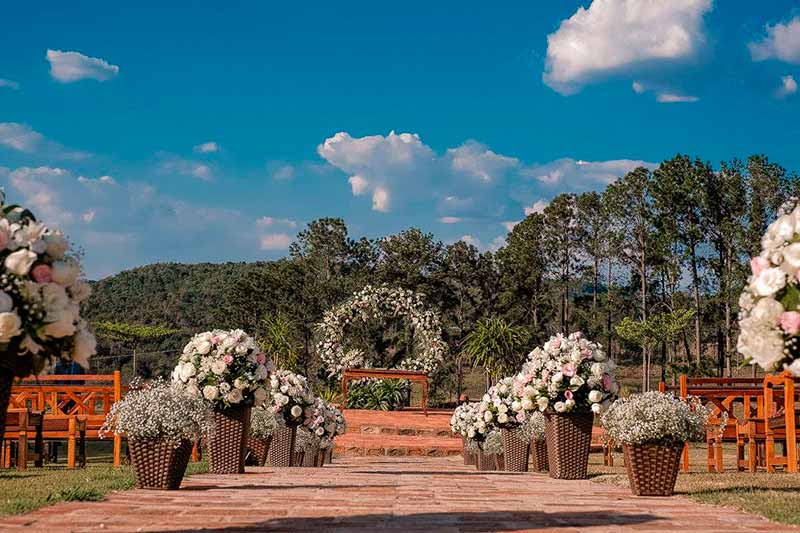 5 ideias de títulos:
1. Guia Completo: Os 10 Melhores Espaços para Casar em Itu
2. Casamento dos Sonhos: Descubra as Fazendas Históricas de Itu
3. Mini Wedding em Itu: Charme e Aconchego para sua Celebração Íntima
4. Villa Della Luce Eventos: O Cenário Perfeito para seu Grande Dia
5. Buffet em Itu: Opções Deliciosas para Casamentos Inesquecíveis