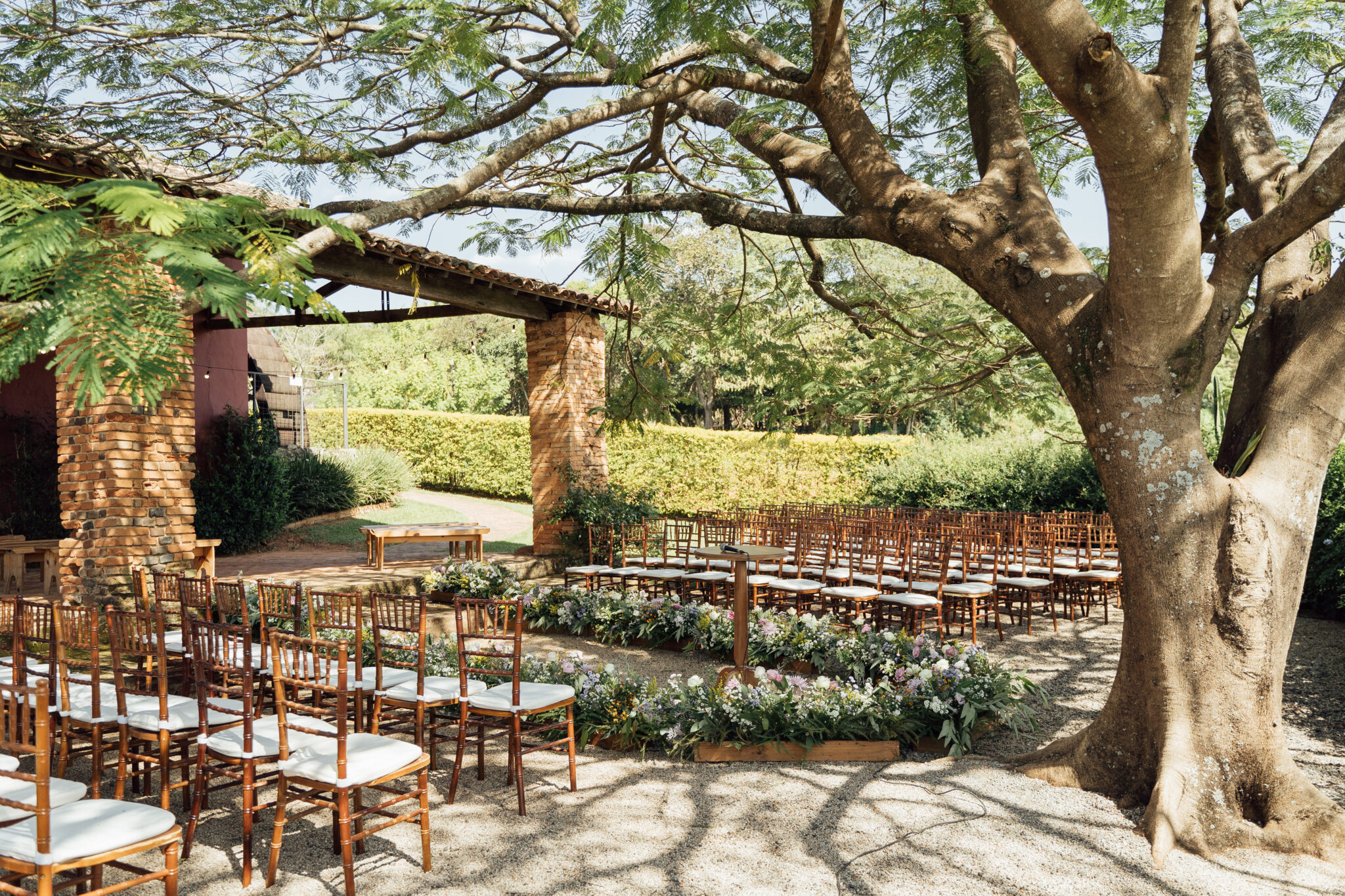 5 ideias de títulos:
1. Guia Completo: Os 10 Melhores Espaços para Casar em Itu
2. Casamento dos Sonhos: Descubra as Fazendas Históricas de Itu
3. Mini Wedding em Itu: Charme e Aconchego para sua Celebração Íntima
4. Villa Della Luce Eventos: O Cenário Perfeito para seu Grande Dia
5. Buffet em Itu: Opções Deliciosas para Casamentos Inesquecíveis