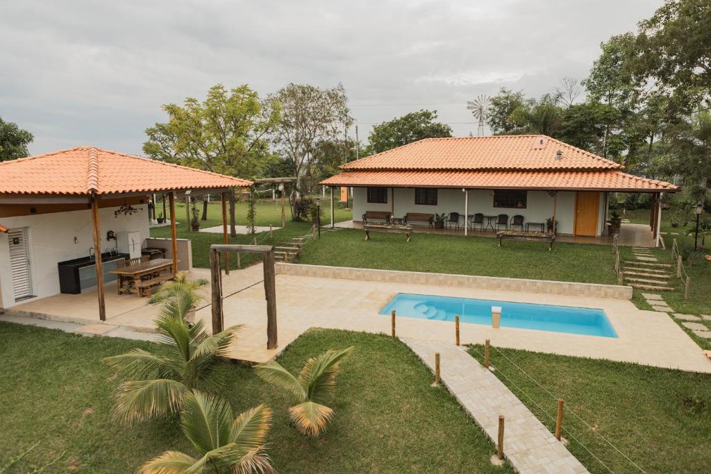 5 ideias de títulos:
1. Guia Completo: Os 10 Melhores Espaços para Casamento em Jaboticatubas
2. Casamento dos Sonhos na Serra do Cipó: Opções de Hotéis Fazenda e Sítios
3. Mini Wedding em Jaboticatubas: Sítios Charmosos para uma Celebração Íntima
4. Destination Wedding em Minas Gerais: Descubra os Encantos de Jaboticatubas
5. Planejando seu Casamento: Dicas Essenciais para Escolher o Local Perfeito