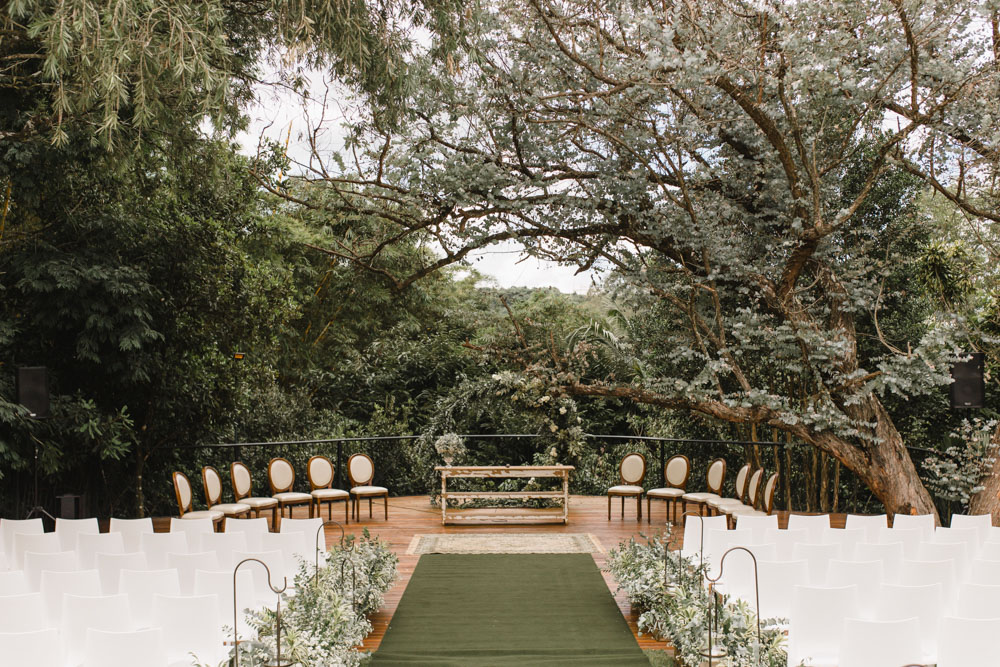 5 ideias de títulos:
1. Guia Completo: Os 10 Melhores Espaços para Casamento em Jaboticatubas
2. Casamento dos Sonhos na Serra do Cipó: Opções de Hotéis Fazenda e Sítios
3. Mini Wedding em Jaboticatubas: Sítios Charmosos para uma Celebração Íntima
4. Destination Wedding em Minas Gerais: Descubra os Encantos de Jaboticatubas
5. Planejando seu Casamento: Dicas Essenciais para Escolher o Local Perfeito