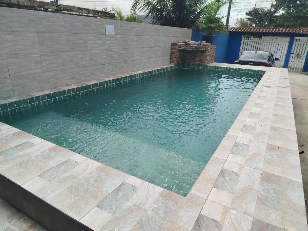 5 ideias de títulos:
1. Os 10 Melhores Espaços para Casamento em Mongaguá: Natureza e Mar
2. Guia Completo: Chácaras e Salões para Casamentos em Mongaguá
3. Casamento dos Sonhos em Mongaguá: Locais Incríveis para sua Festa
4. Onde Hospedar seus Convidados em Mongaguá: Pousadas e Hotéis Próximos
5. Planejando seu Casamento em Mongaguá: Dicas de Locais e Serviços