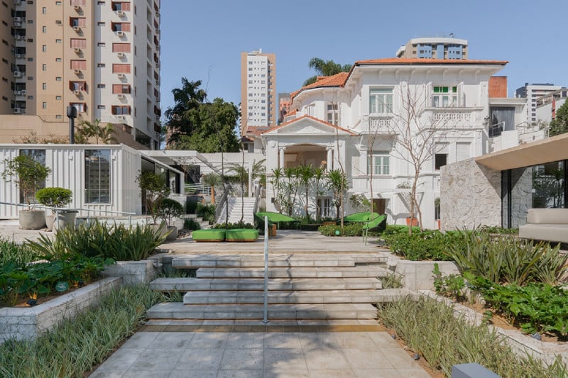 5 ideias de títulos:
1. Guia Completo de Espaços para Casamento em Novo Hamburgo
2. Sítios e Espaços ao Ar Livre: O Charme do Campo para o Seu 