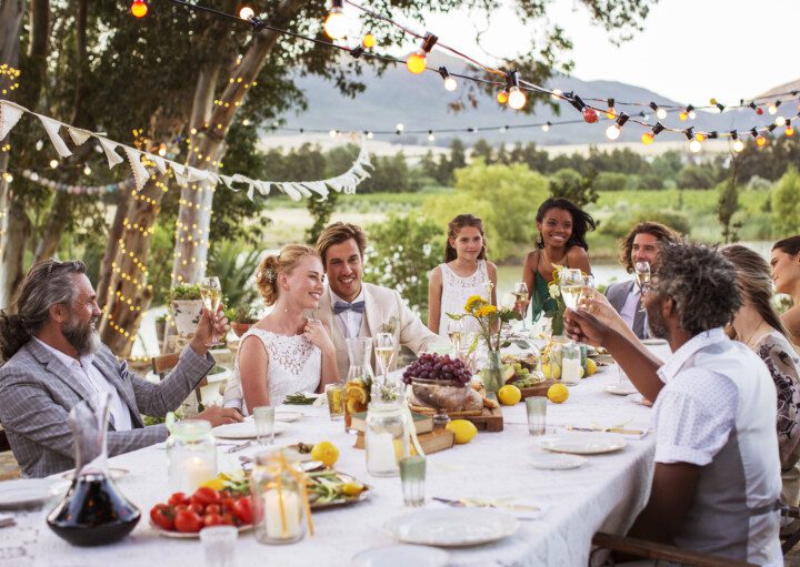 5 ideias de títulos:
1. Guia Completo de Espaços para Casamento em Novo Hamburgo
2. Sítios e Espaços ao Ar Livre: O Charme do Campo para o Seu 