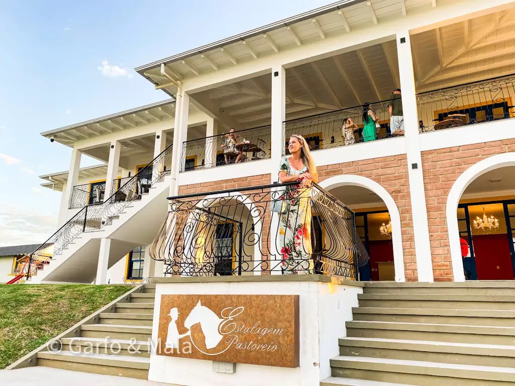 5 ideias de títulos:
1. Guia Completo de Espaços para Casamento em Novo Hamburgo
2. Sítios e Espaços ao Ar Livre: O Charme do Campo para o Seu 