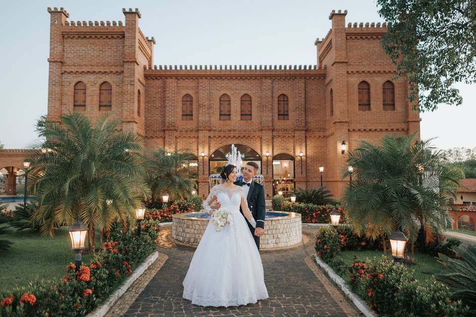 5 ideias de títulos:
1. Os Melhores Espaços para Casamento em Porto Ferreira: Natureza e Estrutura
2. Guia Completo: Salões e Buffets para Casamentos em Porto Ferreira
3. Casamento dos Sonhos em Porto Ferreira: Opções com Contato com a Natureza
4. Hospedagem e Eventos: Tudo para seu Casamento em Porto Ferreira
5. Descubra o Espaço Ideal para seu Casamento em Porto Ferreira