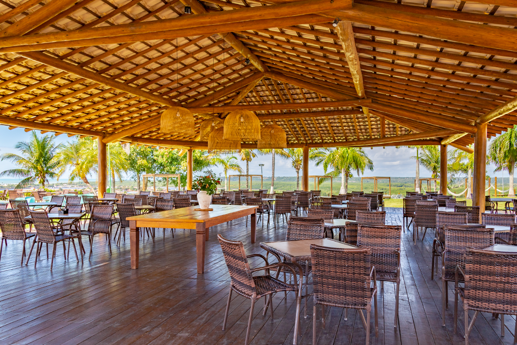 5 ideias de títulos:
1. Os 10 Melhores Lugares para Casar em Porto Seguro: Guia Completo
2. Casamento Pé na Areia em Porto Seguro: As Cabanas Mais Românticas
3. Hotéis e Resorts em Porto Seguro: Opções Luxuosas para o Seu Grande Dia
4. Mini Weddings em Porto Seguro: Charme e Intimidade para sua Celebração
5. Destinos de Sonho: Planejando seu Destination Wedding em Porto Seguro