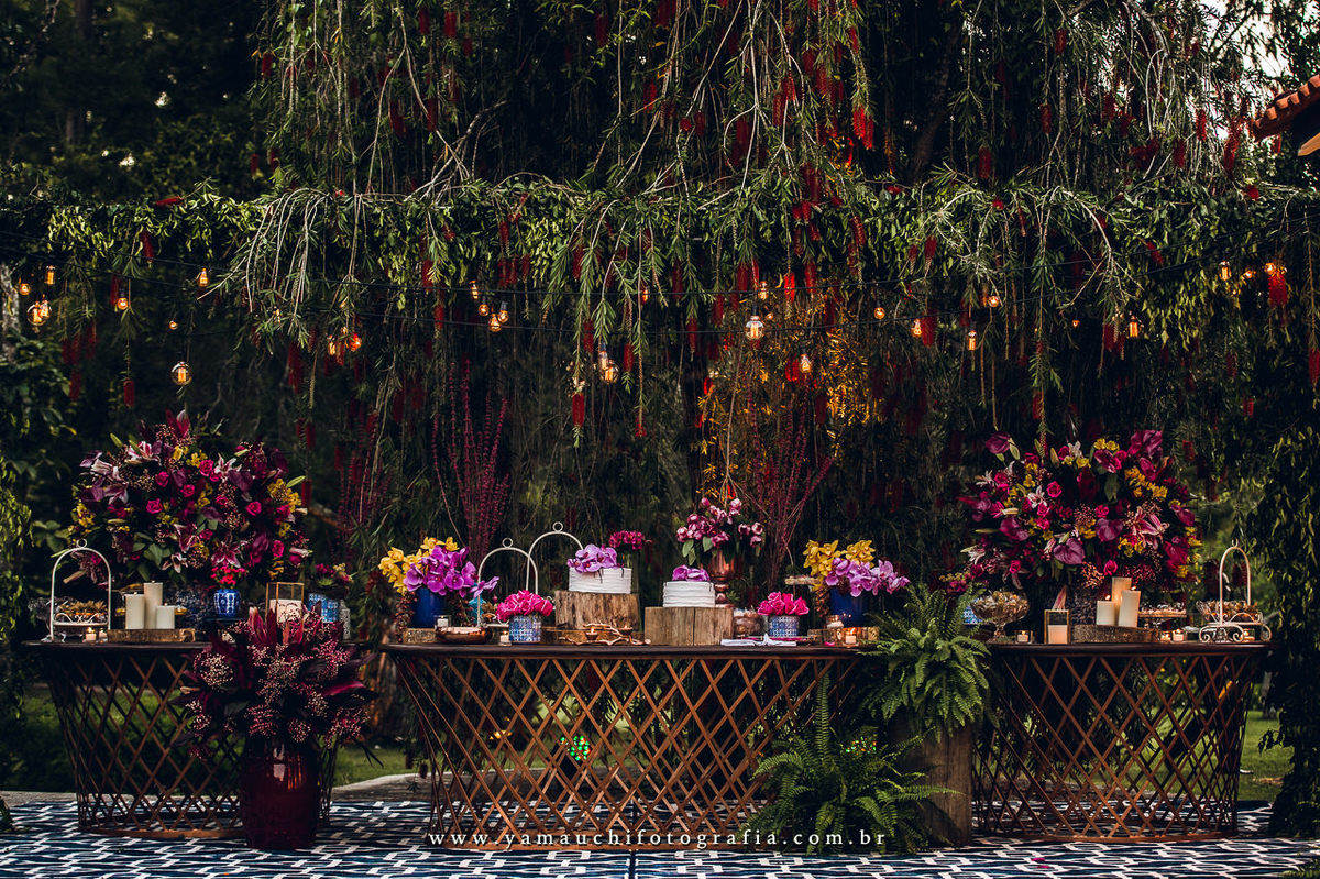 5 ideias de títulos:
1. Mini Wedding em Santo Antônio do Pinhal: Os Melhores Espaços Românticos
2. Guia Completo: Fazendas e Espaços ao Ar Livre para Casamentos na Mantiqueira
3. Pousadas Charmosas para Mini Weddings em Santo Antônio do Pinhal
4. Alta Gastronomia para Casamentos: Restaurantes Imperdíveis em Santo Antônio do Pinhal
5. Planejando seu Casamento Rústico em Santo Antônio do Pinhal: Dicas e Locais