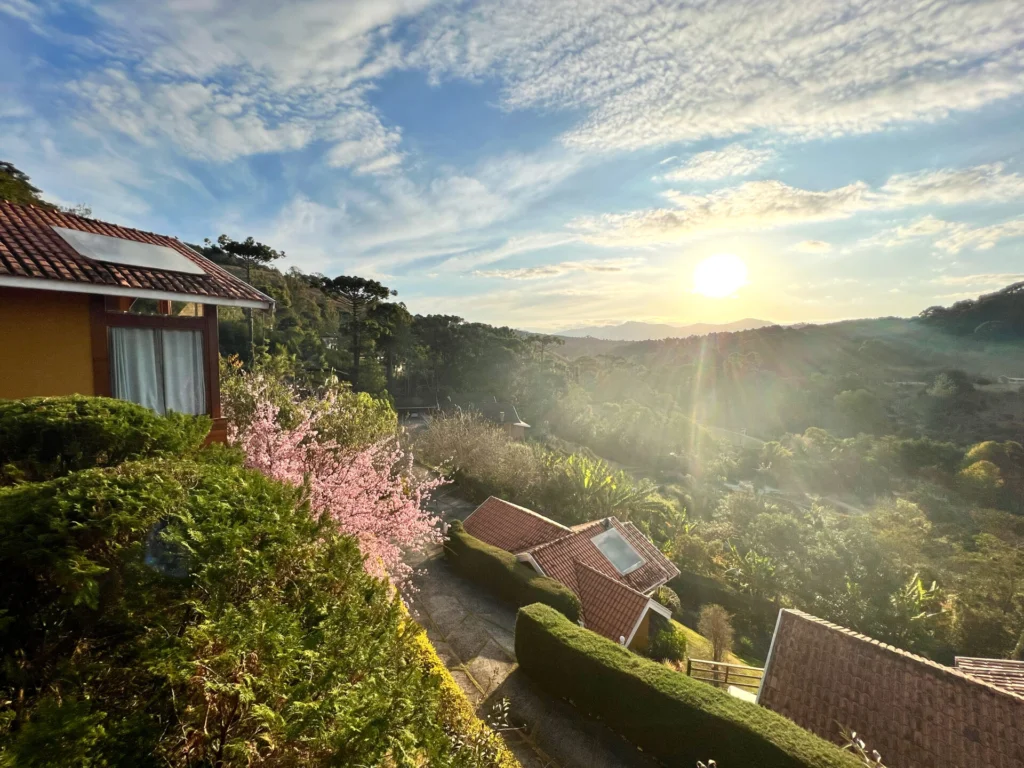 5 ideias de títulos:
1. Mini Wedding em Santo Antônio do Pinhal: Os Melhores Espaços Românticos
2. Guia Completo: Fazendas e Espaços ao Ar Livre para Casamentos na Mantiqueira
3. Pousadas Charmosas para Mini Weddings em Santo Antônio do Pinhal
4. Alta Gastronomia para Casamentos: Restaurantes Imperdíveis em Santo Antônio do Pinhal
5. Planejando seu Casamento Rústico em Santo Antônio do Pinhal: Dicas e Locais