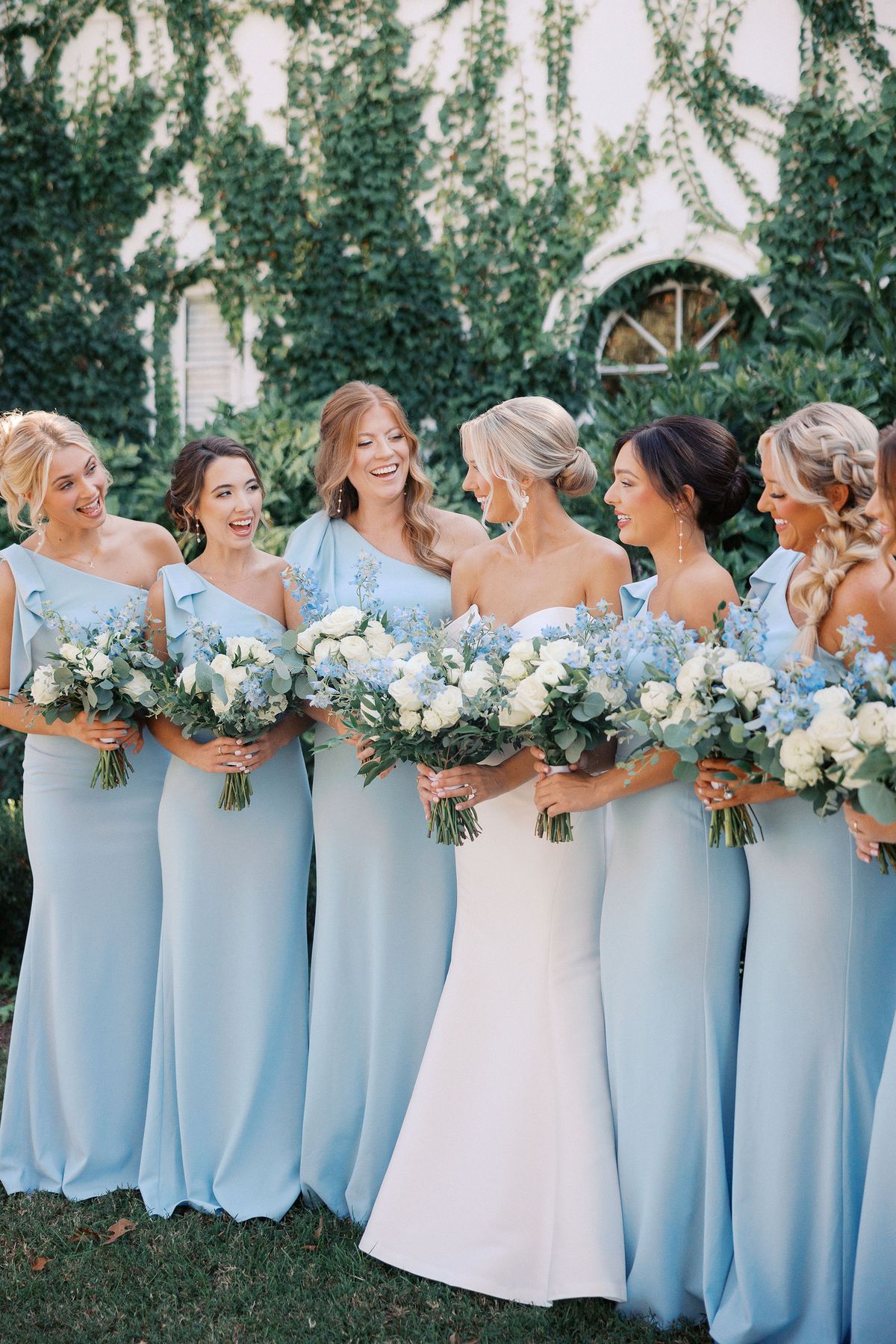 Guia Completo: Maquiagem Perfeita para Madrinhas de Azul Serenity; Além do Vestido: Acessórios e Sapatos Essenciais para Madrinhas de Azul Serenity; Harmonia na Cerimônia: Como Combinar o Terno dos Padrinhos com o Azul Serenity; Azul Serenity na Decoração: Paletas de Cores para um Casamento dos Sonhos; Tecidos e Modelos: Escolhendo o Vestido Azul Serenity Ideal para Cada Estilo de Casamento