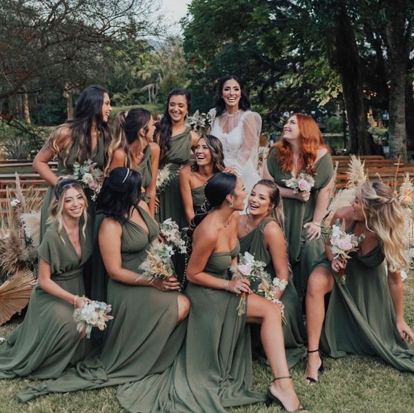 Guia Completo: As Funções Essenciais da Madrinha de Casamento