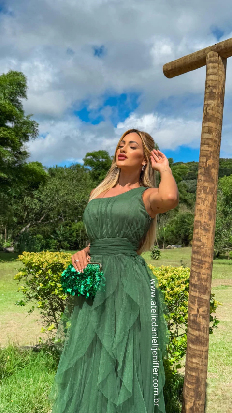 Acessórios Perfeitos para Vestidos de Madrinha Verdes: Dourado