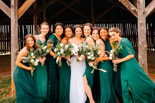 Tendências de Tecidos e Modelos para Vestidos de Madrinha Verdes em 2024