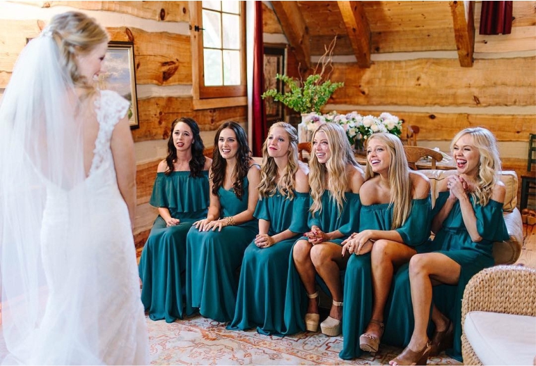 Acessórios Perfeitos para Vestidos de Madrinha Verdes: Dourado