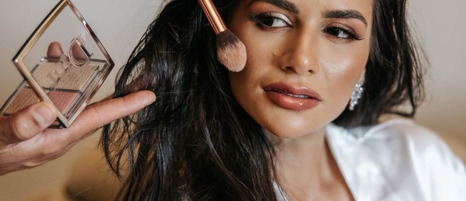 maquiagem para vestido clássico preto