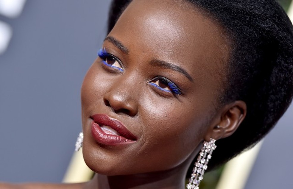 maquiagem clássica vs moderna para vestido