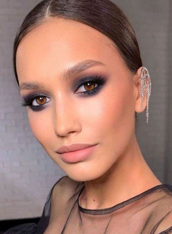 maquiagem para vestido clássico preto