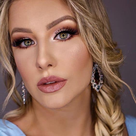 Como garantir a durabilidade da maquiagem em casamentos diurnos e ao ar livre