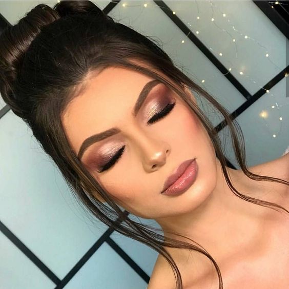 5 Ideias de Títulos:
1. Maquiagem para Madrinhas 2026: Tendências Glow e Elegância
2. Guia Completo: Maquiagem para Casamento de Dia e Noite
3. Dicas de Maquiagem para Pele Madura: Realce sua Beleza
4. Quanto Custa a Maquiagem de Madrinha? Planejamento e Orçamento
5. Harmonizando Maquiagem e Vestido: O Guia Definitivo para Madrinhas