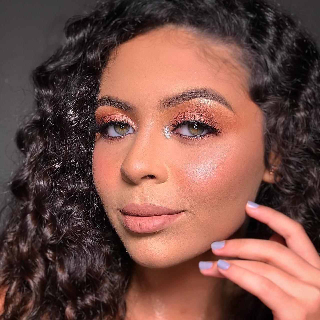 5 Ideias de Títulos:
1. Maquiagem para Madrinhas 2026: Tendências Glow e Elegância
2. Guia Completo: Maquiagem para Casamento de Dia e Noite
3. Dicas de Maquiagem para Pele Madura: Realce sua Beleza
4. Quanto Custa a Maquiagem de Madrinha? Planejamento e Orçamento
5. Harmonizando Maquiagem e Vestido: O Guia Definitivo para Madrinhas